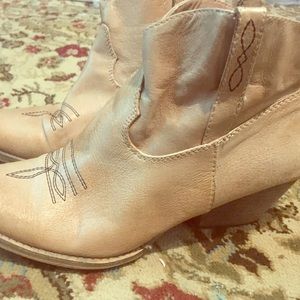 Size 8.5 western Cowgirl booties ModCloth